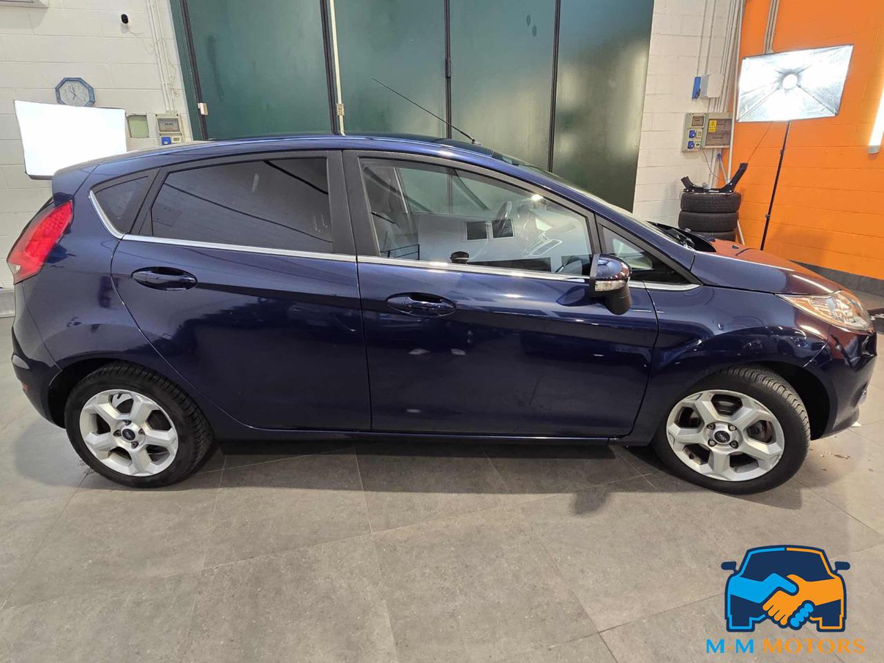 FORD Fiesta + 1.6 TDCi 95CV 5 porte - 4