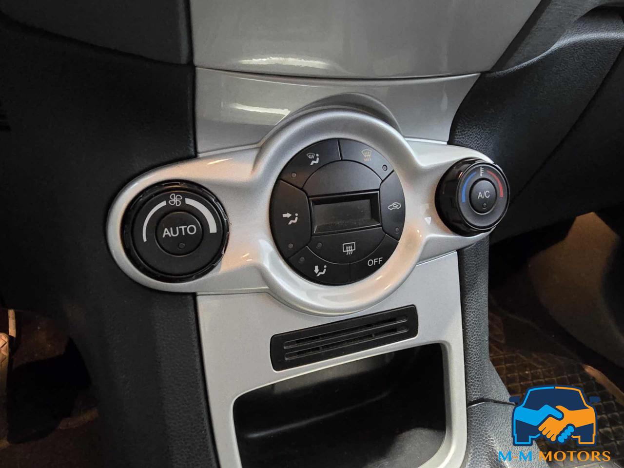 FORD Fiesta + 1.6 TDCi 95CV 5 porte - 15