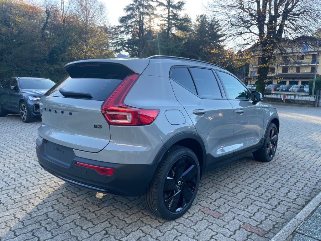 VOLVO XC40 B3 automatico BLACK EDITION KM0 PREZZO REALE - 4