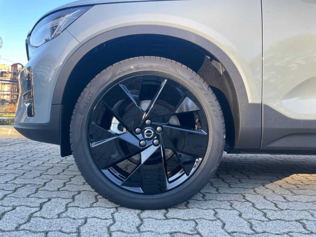 VOLVO XC40 B3 automatico BLACK EDITION KM0 PREZZO REALE - 8