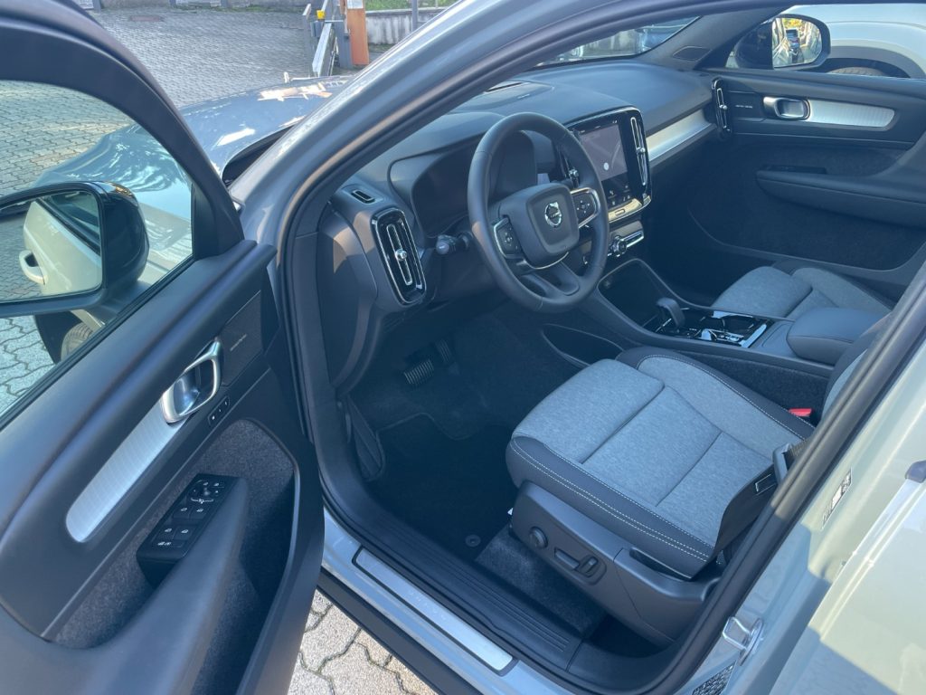 VOLVO XC40 B3 automatico BLACK EDITION KM0 PREZZO REALE - 7