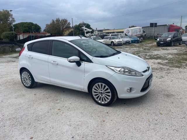 FORD Fiesta Bianco metallizzato