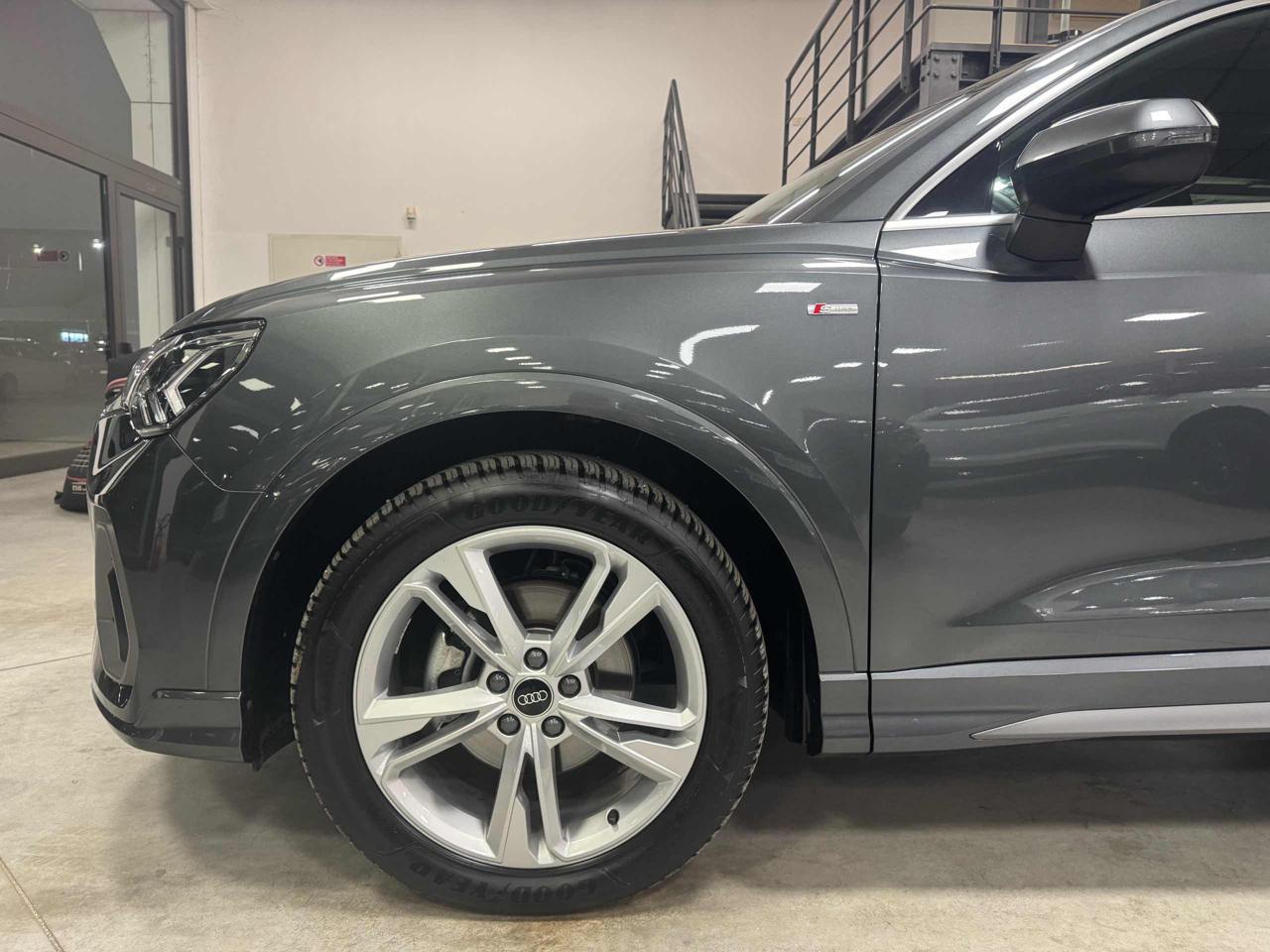 AUDI Q3 35 TDI S tronic S line Interiors - 26