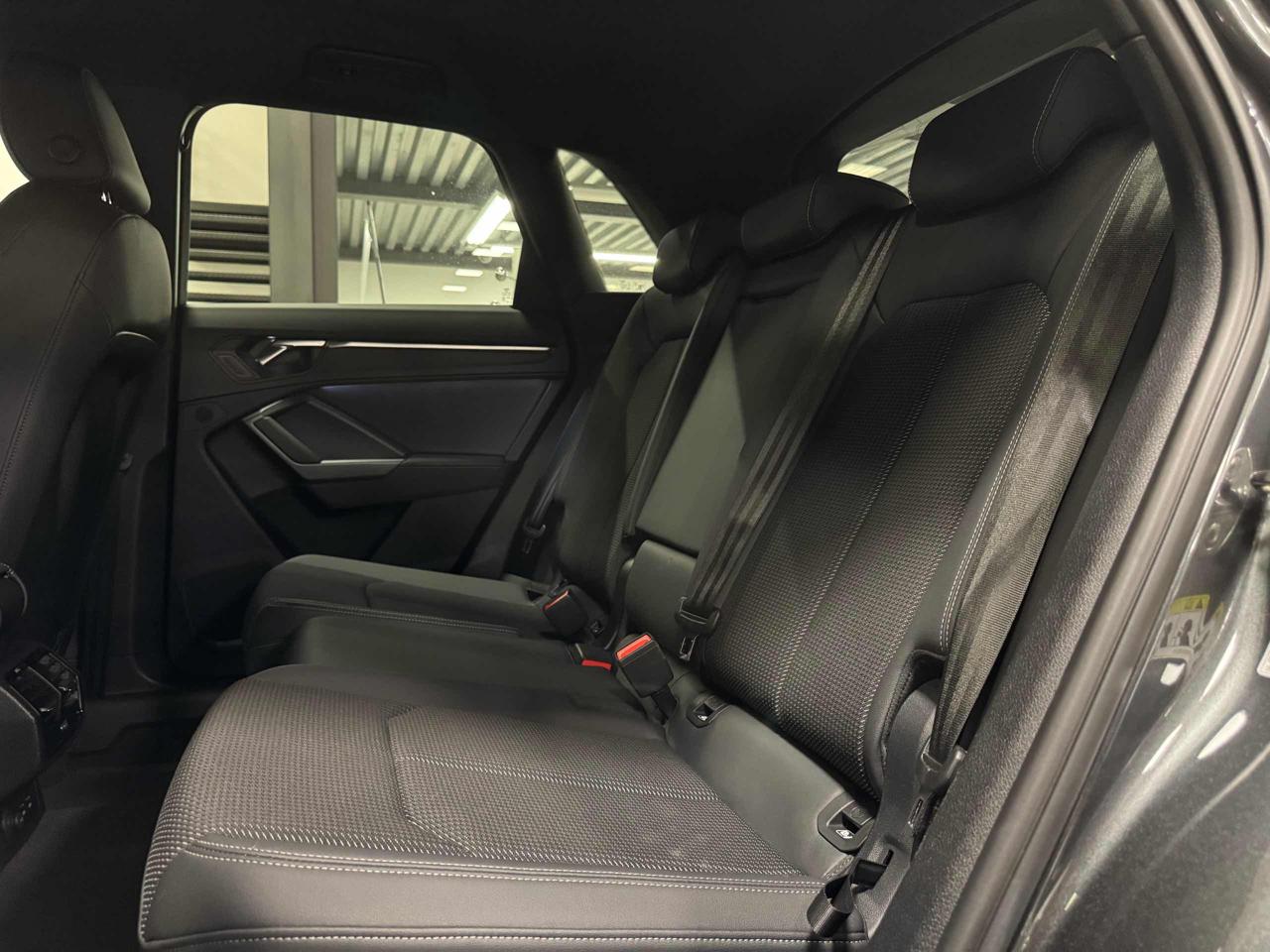AUDI Q3 35 TDI S tronic S line Interiors - 14