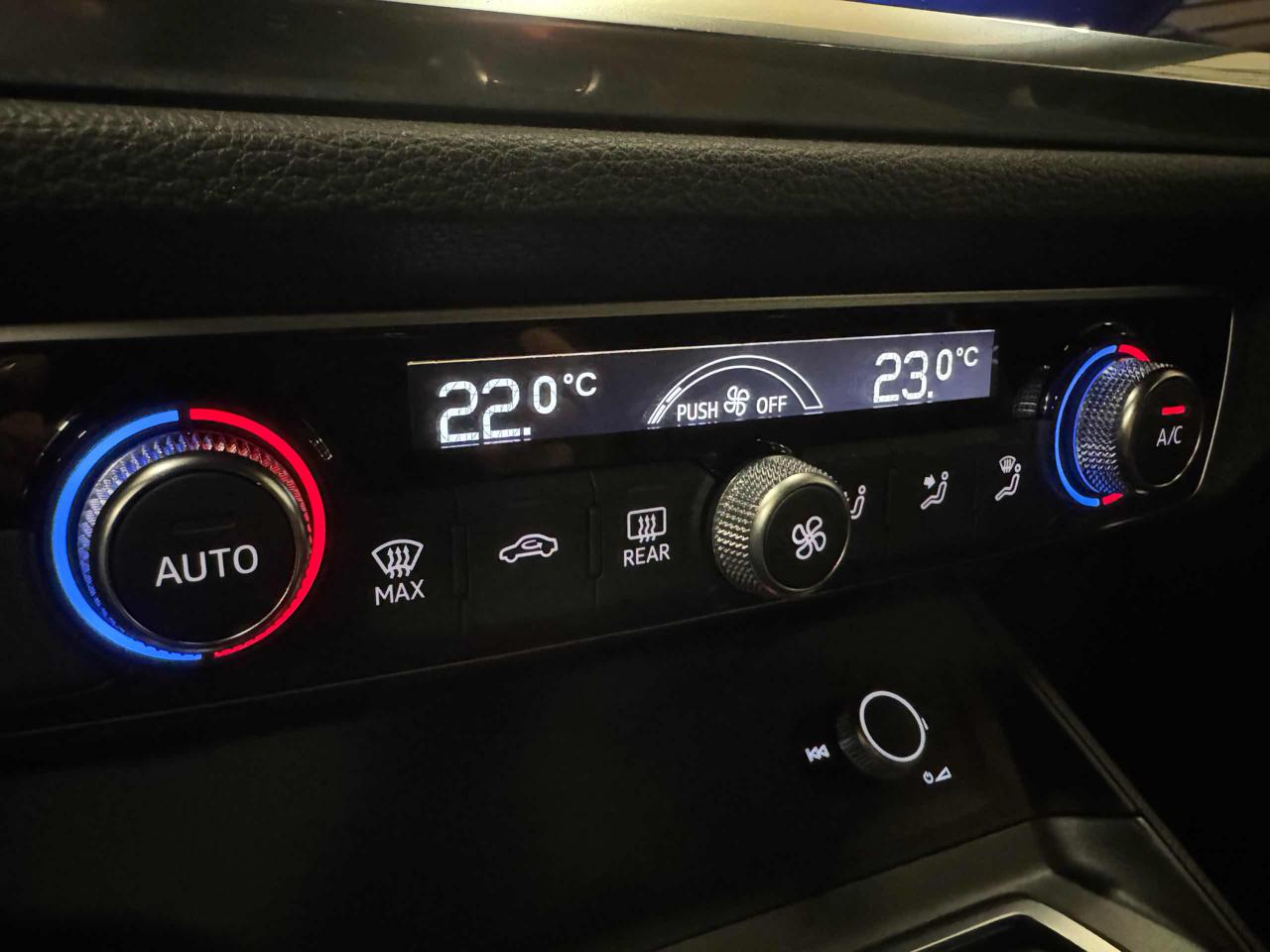 AUDI Q3 35 TDI S tronic S line Interiors - 19