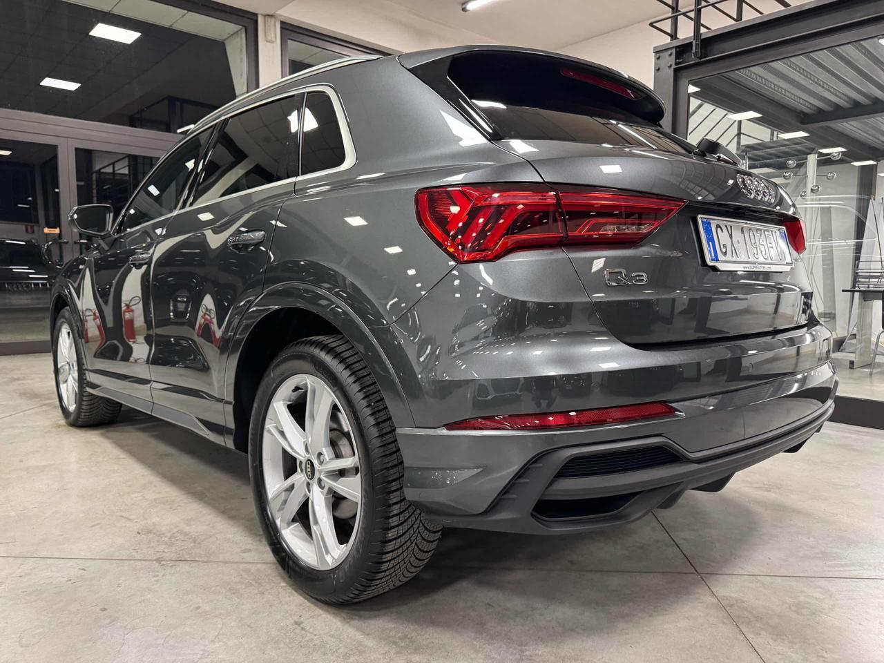 AUDI Q3 35 TDI S tronic S line Interiors - 5