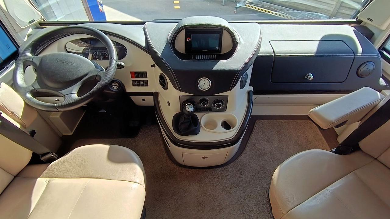 CHARISMA III 900 M Queen Elizabeth