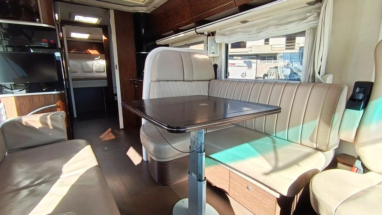 CHARISMA III 900 M Queen Elizabeth