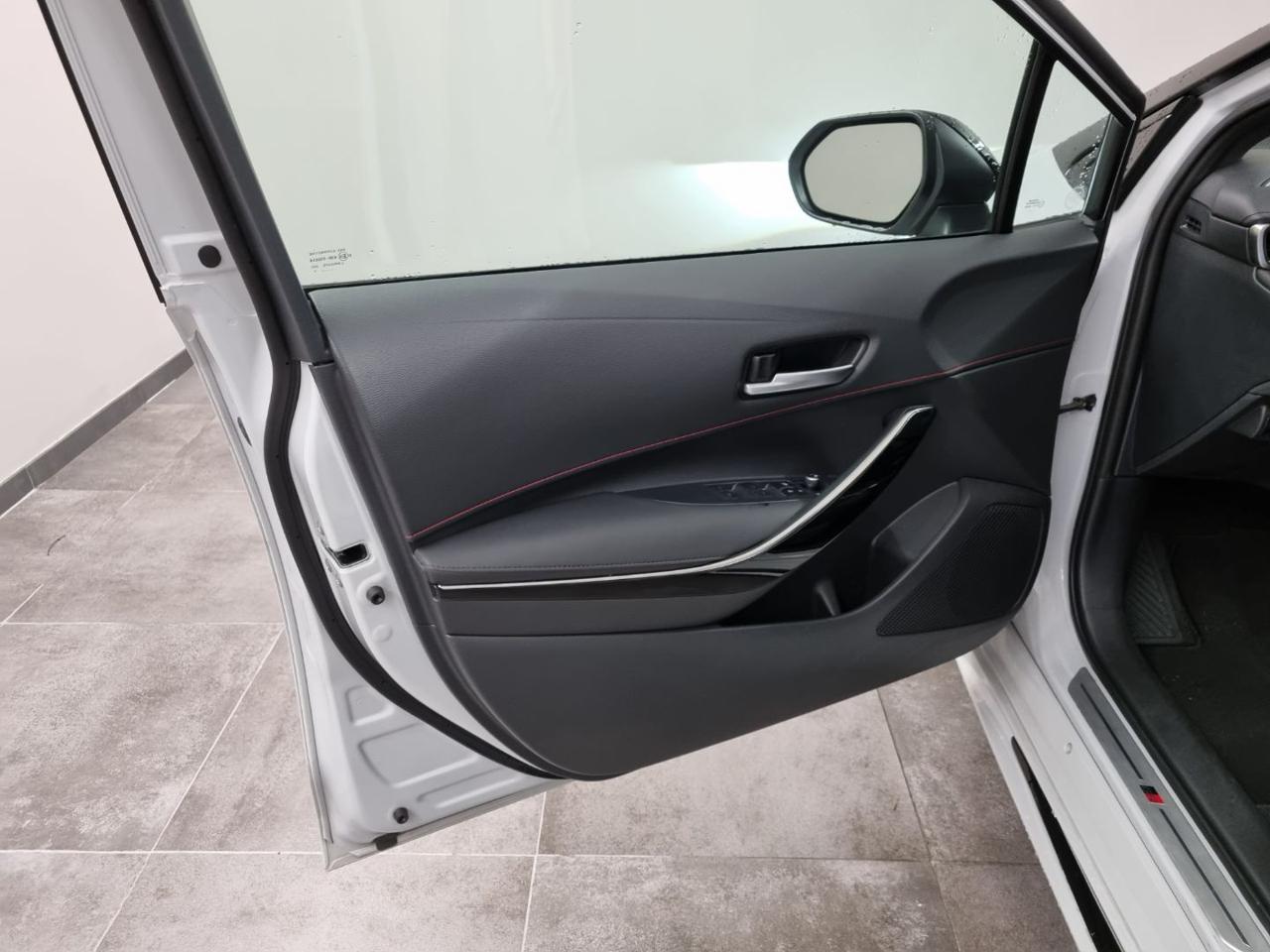 TOYOTA Corolla 2.0 Hybrid GR SPORT - 27