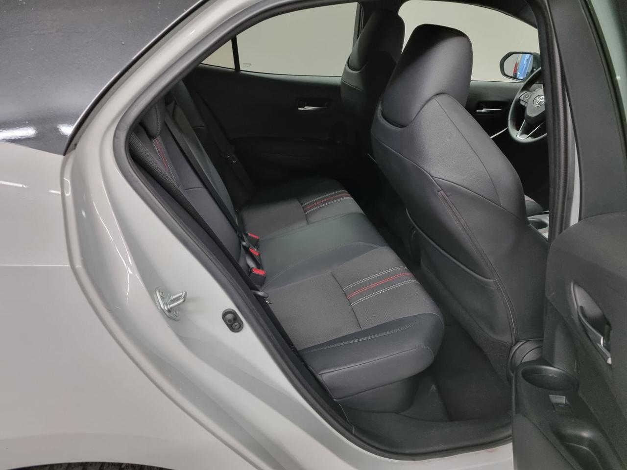 TOYOTA Corolla 2.0 Hybrid GR SPORT - 31