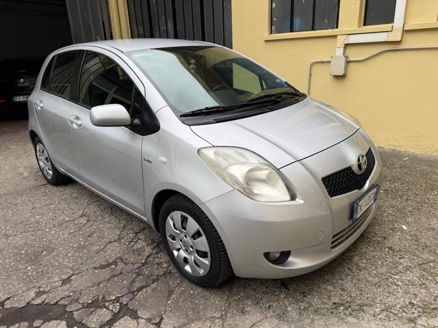 TOYOTA Yaris Grigio metallizzato