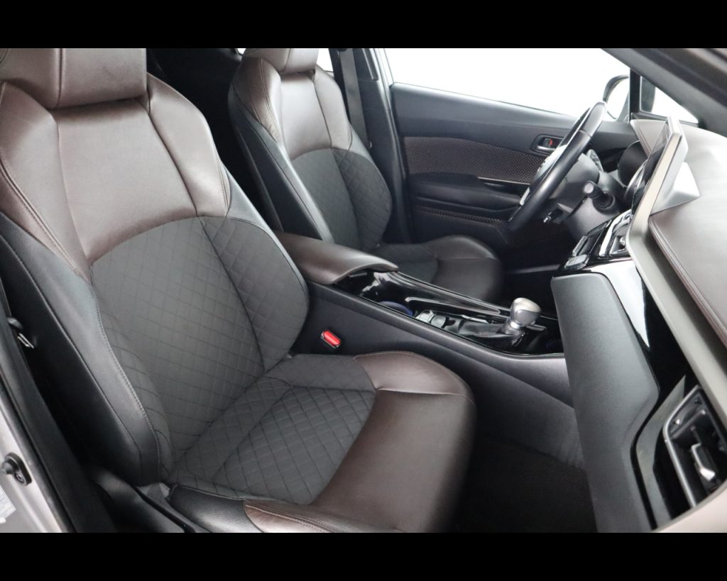 TOYOTA C-HR 1.2t Lounge 4wd cvt - 17