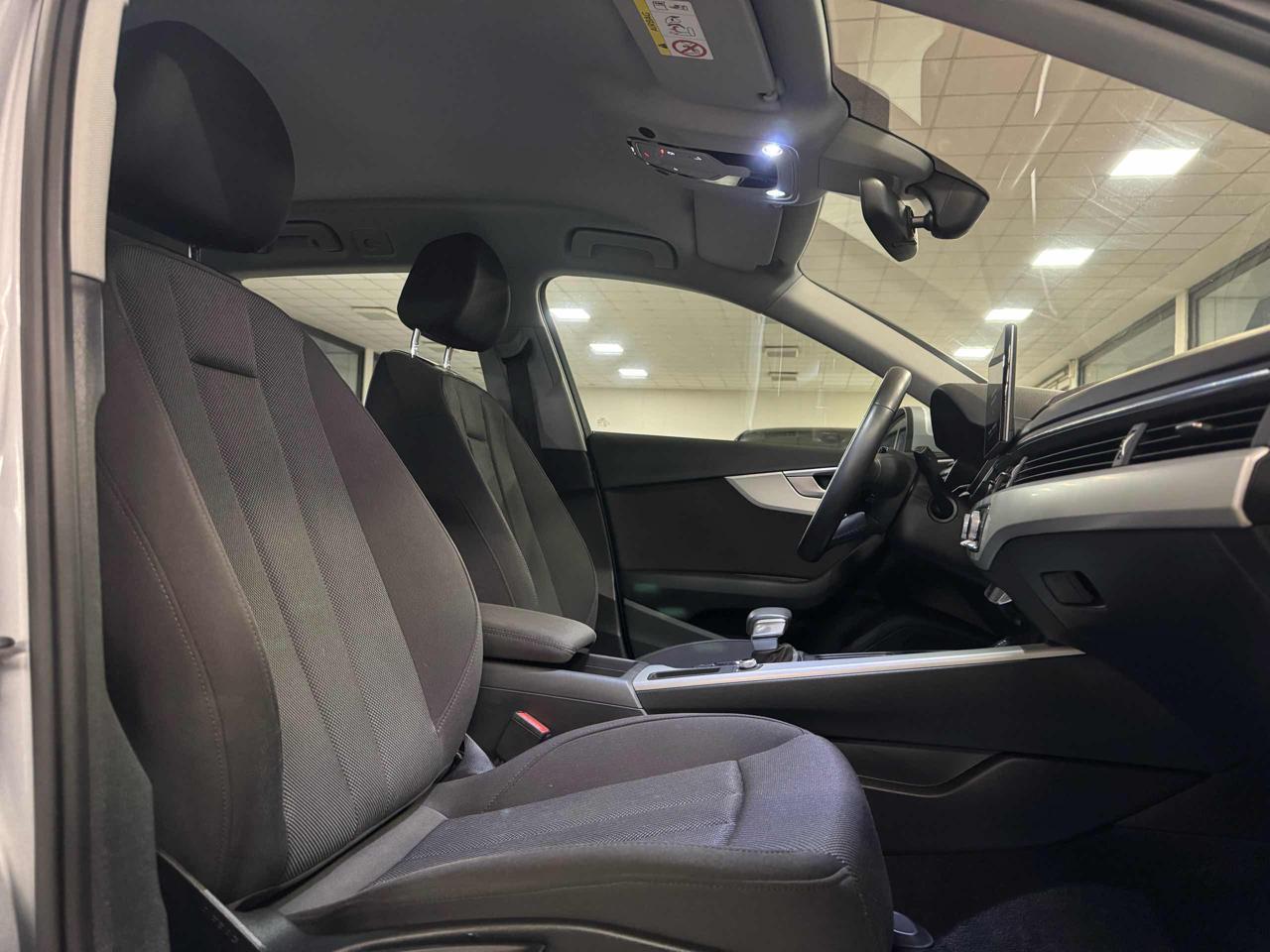 AUDI A4 Avant 35 TDI/163 CV S tronic Business Advanced - 12