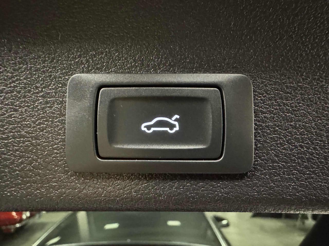 AUDI A4 Avant 40 TDI quattro S tronic S line edition - 24