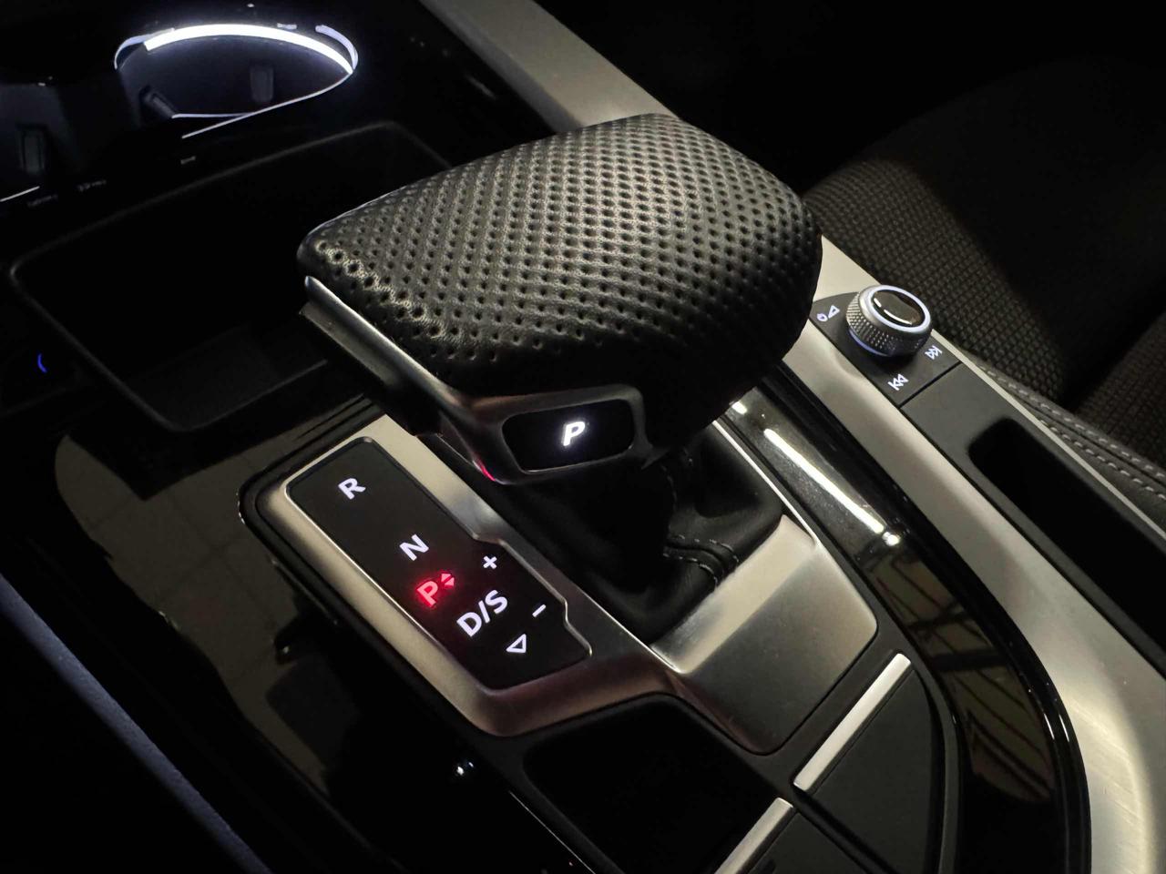 AUDI A4 Avant 40 TDI quattro S tronic S line edition - 15