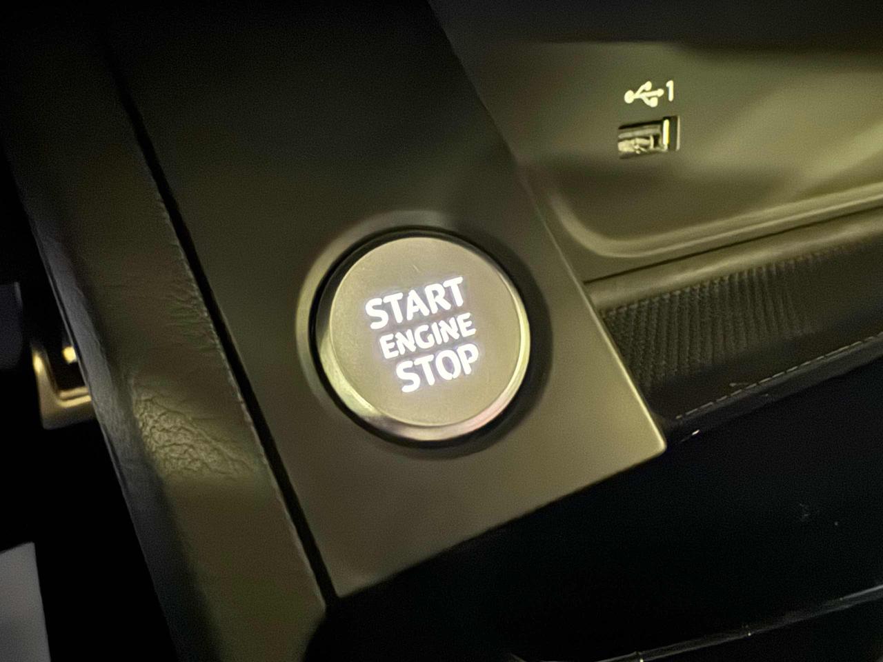 AUDI A4 Avant 40 TDI quattro S tronic S line edition - 28