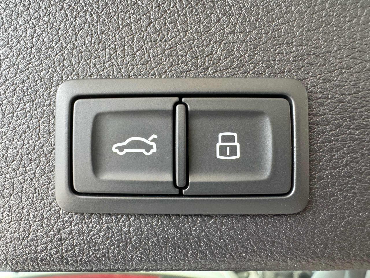 AUDI Q2 30 TDI S line Interiors - 16