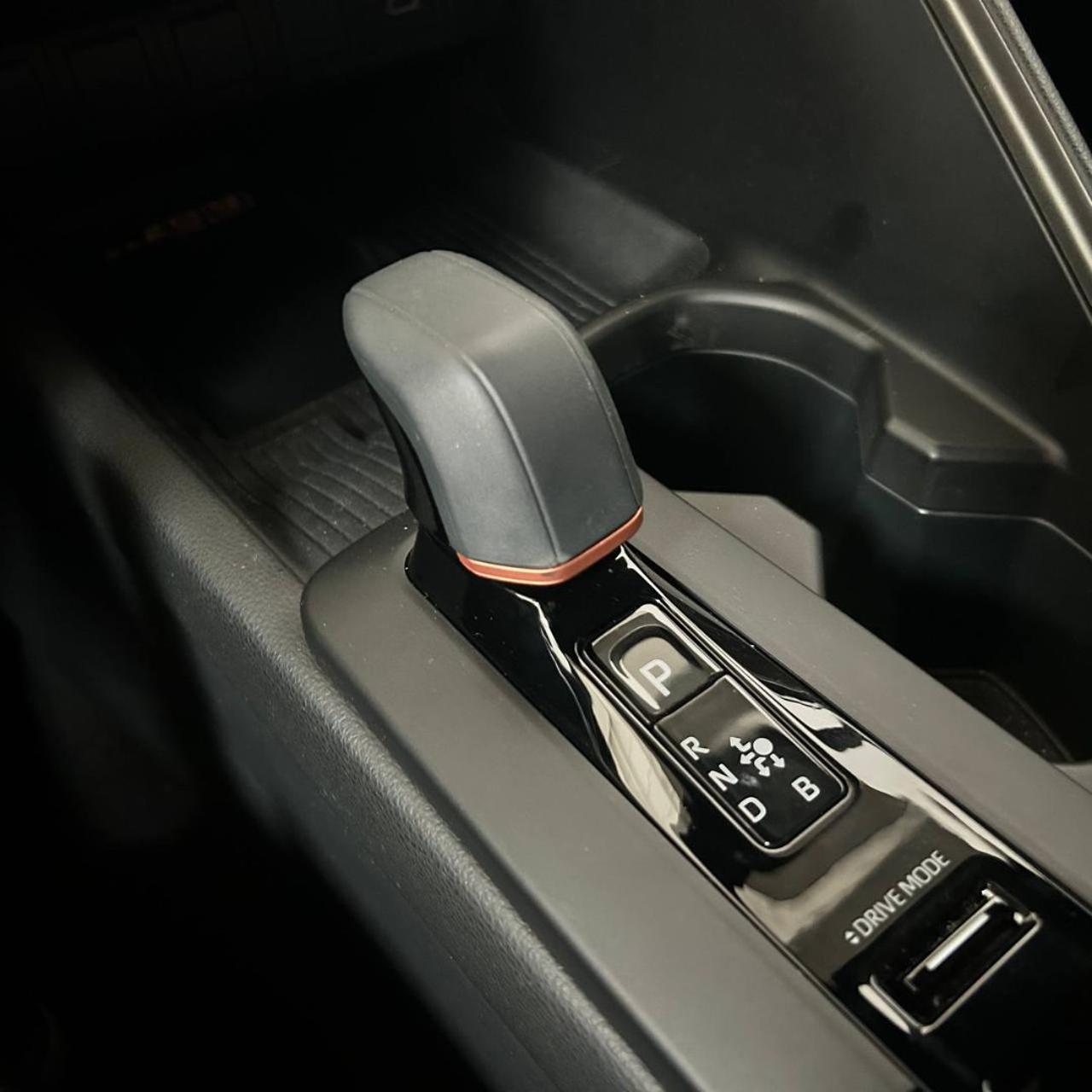 TOYOTA C-HR 1.8 HV Trend - 26