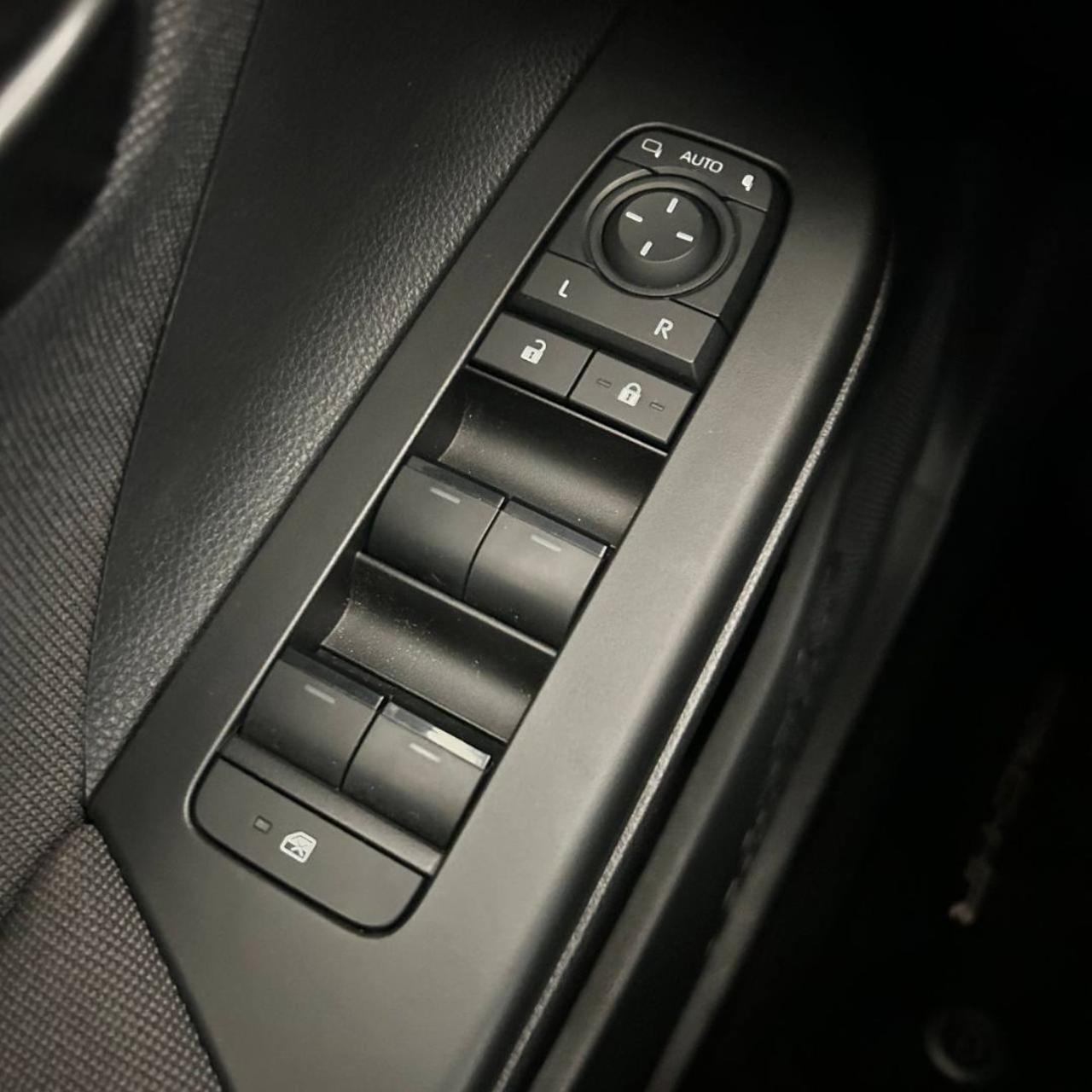 TOYOTA C-HR 1.8 HV Trend - 30