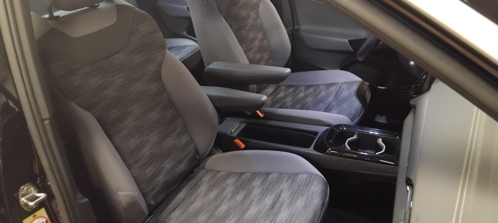 VOLKSWAGEN ID.5 Pro Performance - 11