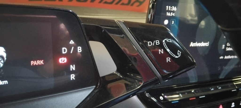 VOLKSWAGEN ID.5 Pro Performance - 19