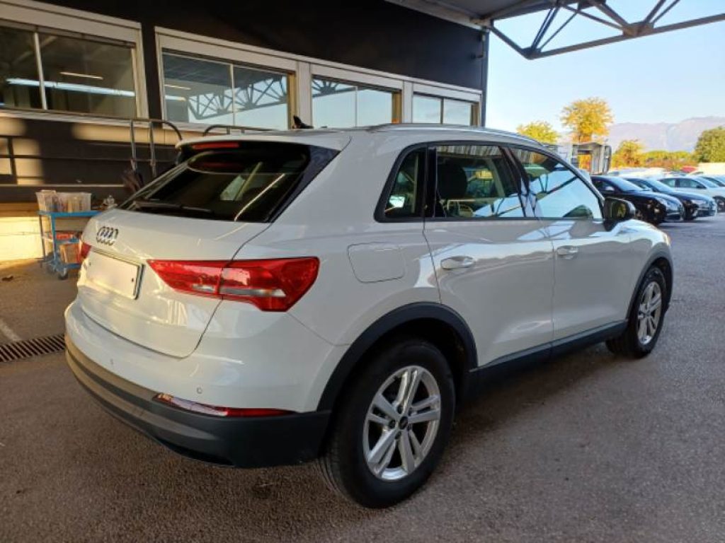 AUDI Q3 35 TDI S tronic Business - 4
