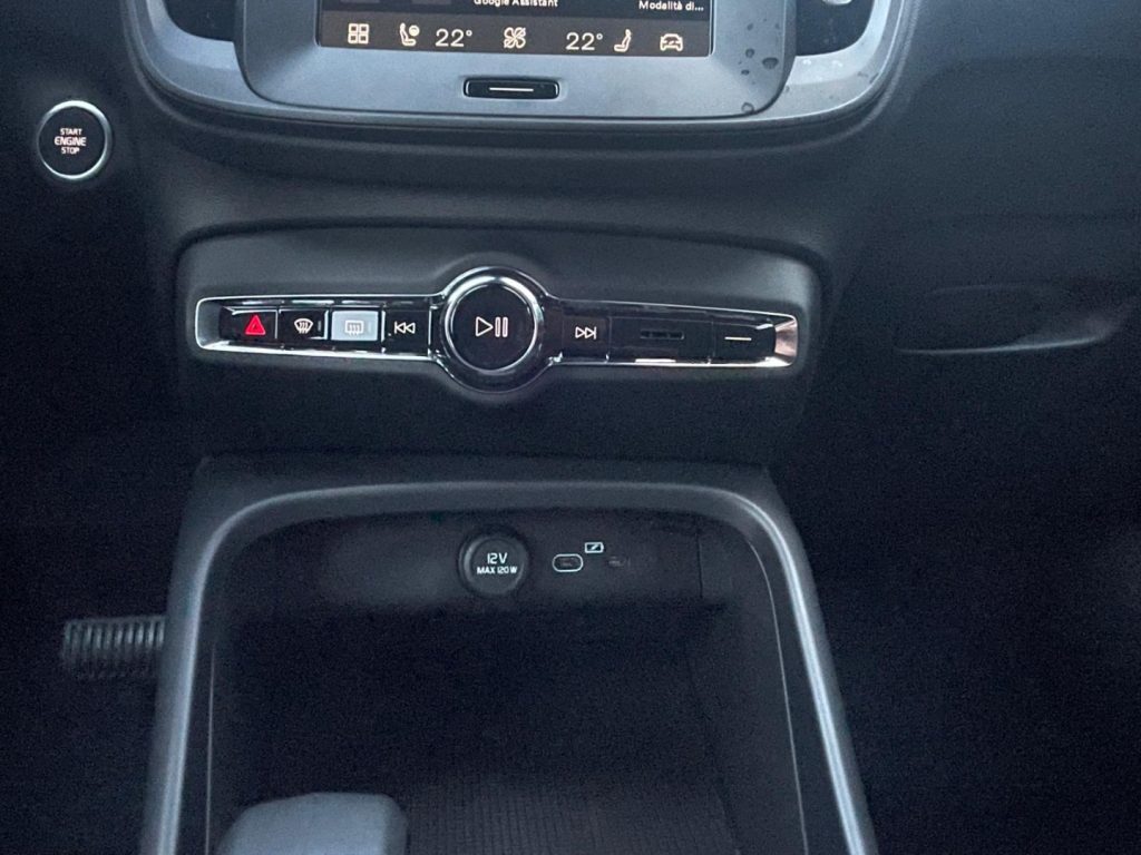 VOLVO XC40 B3 automatico Essential - 17
