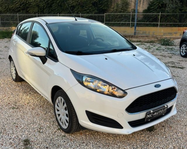 FORD Fiesta Bianco pastello