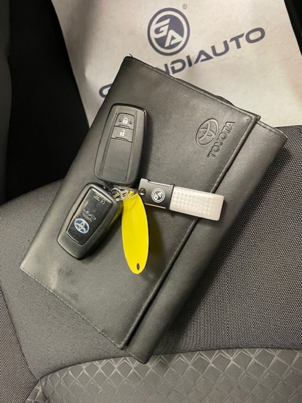 TOYOTA C-HR I -  1.8h Business e-cvt - 19