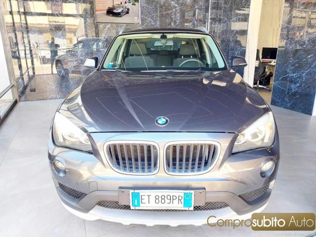 BMW X1 Gris foncé Pastel