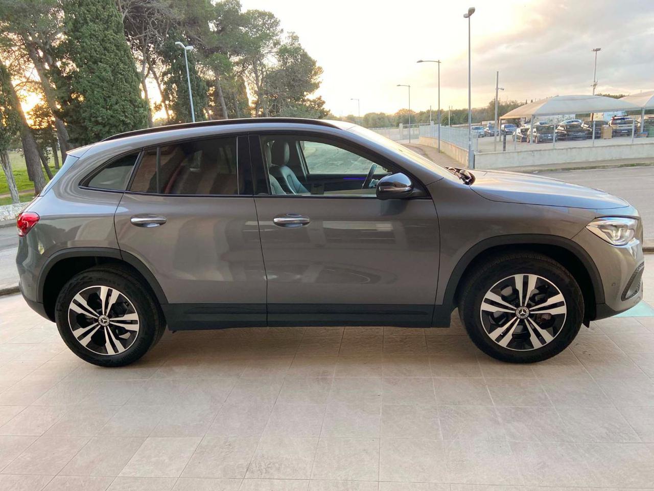 MERCEDES-BENZ GLA 200 d Automatic Sport Plus PACK NIGHT - 4