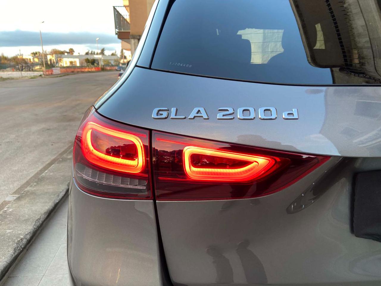 MERCEDES-BENZ GLA 200 d Automatic Sport Plus PACK NIGHT - 23