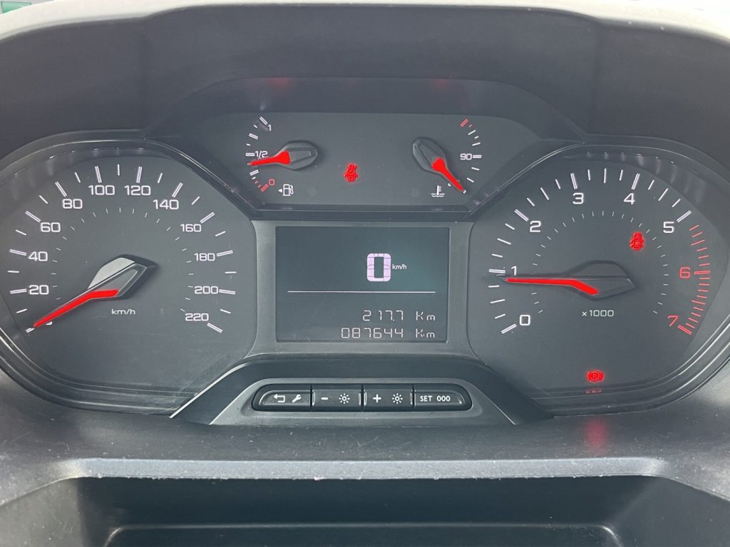 PEUGEOT Partner 1.5HDi 100CV Premium ALLESTITO - 11