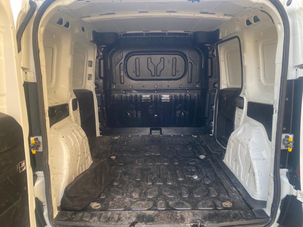 FIAT Doblo 1.6 JTDM 90cv RETROCAMERA RUOTE INVERNALI - 18