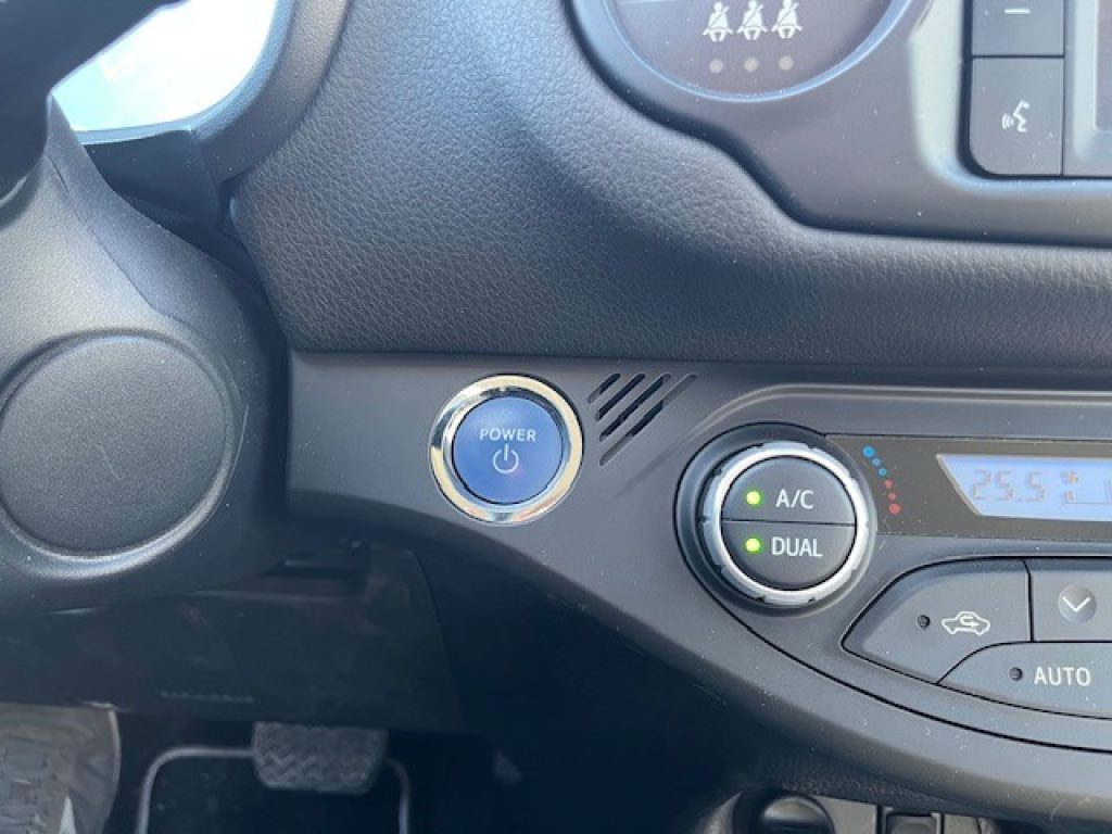 TOYOTA Yaris 1.5 Hybrid 5 porte Y20 - 17