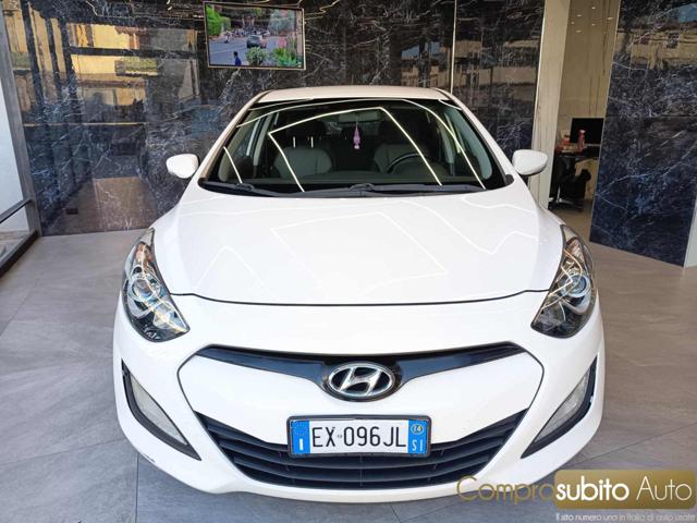 HYUNDAI i30 Bianco pastello
