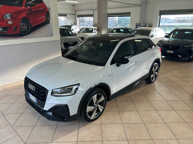 AUDI Q2 Bianco/nero/grigio metallizzato
