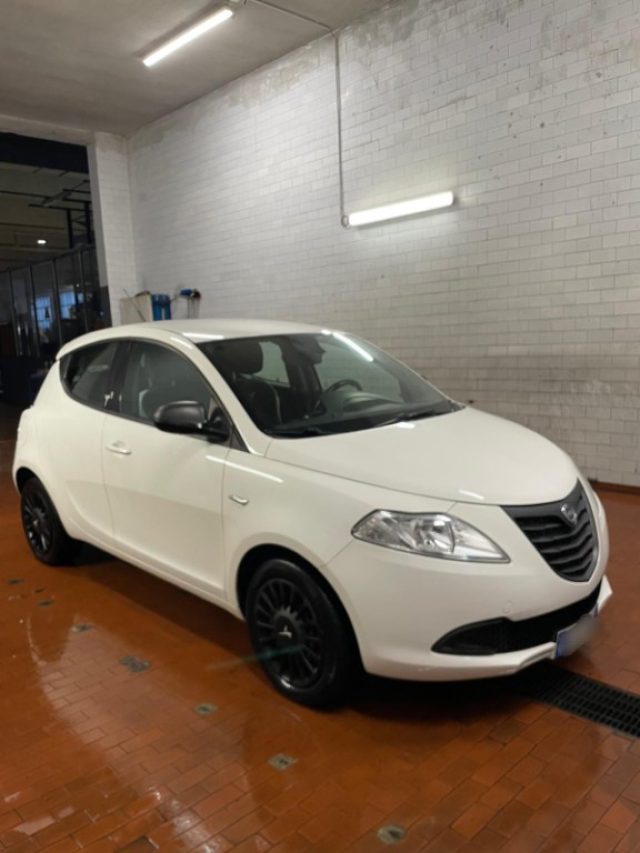 LANCIA Ypsilon Bianco pastello