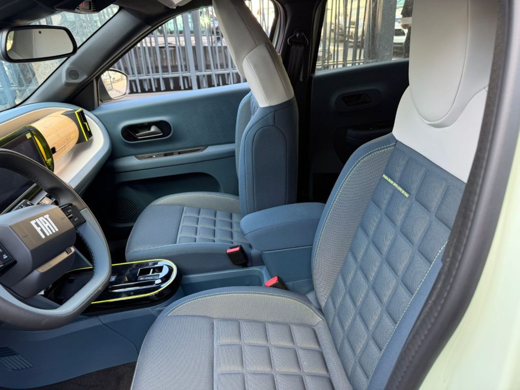 FIAT Grande Panda 1.2 Hybrid S&S La Prima - 10