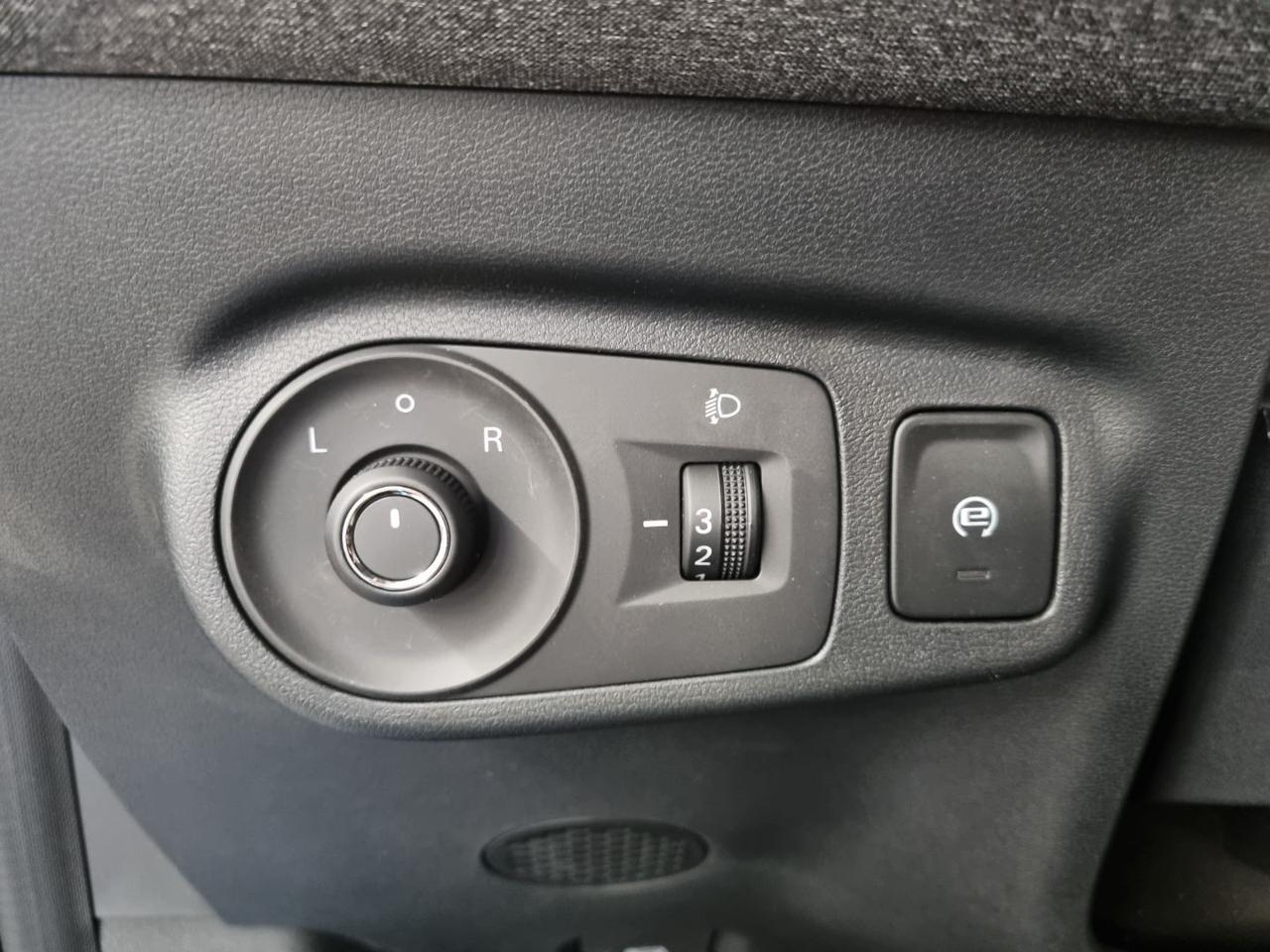 MG ZS 1.5 Standard - 28