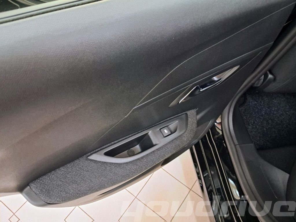 PEUGEOT 208 / Hybrid 110 e-DCS6 Style KM0 - 19