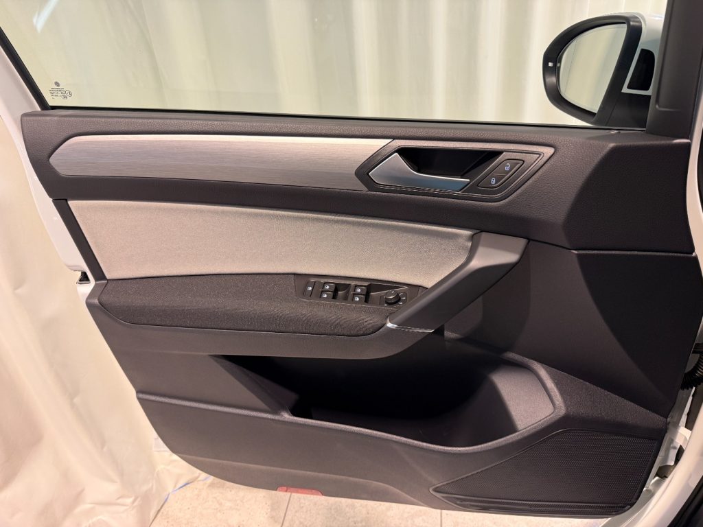 VOLKSWAGEN Touran 1.5 TSI Business Navi 7P DAB+ ACC App Connect - 20