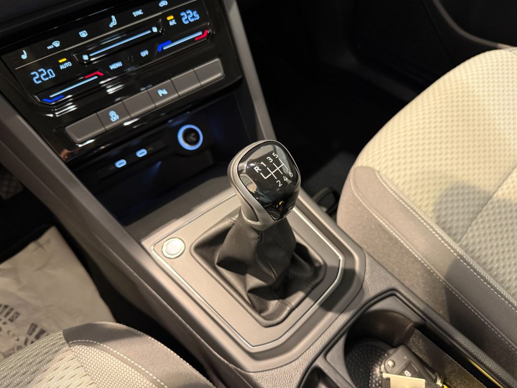 VOLKSWAGEN Touran 1.5 TSI Business Navi 7P DAB+ ACC App Connect - 18