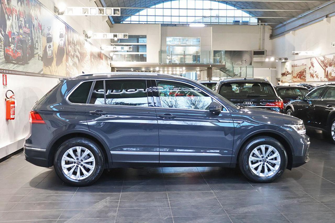 VOLKSWAGEN Tiguan 1.5 TSI ACT Life - 2
