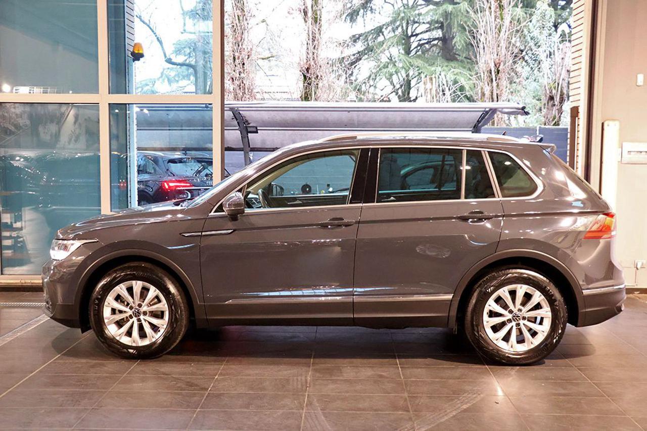 VOLKSWAGEN Tiguan 1.5 TSI ACT Life - 3