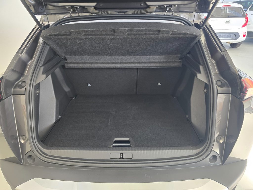 PEUGEOT 2008 BlueHDi 100 S&S Allure - 9