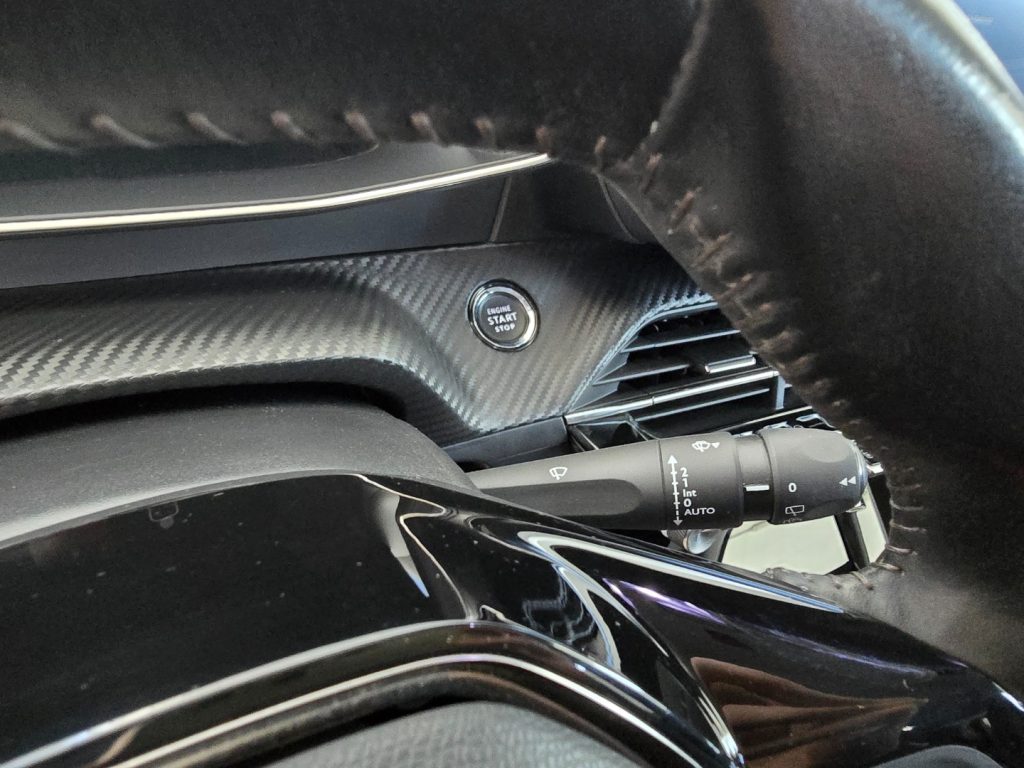 PEUGEOT 2008 BlueHDi 100 S&S Allure - 19