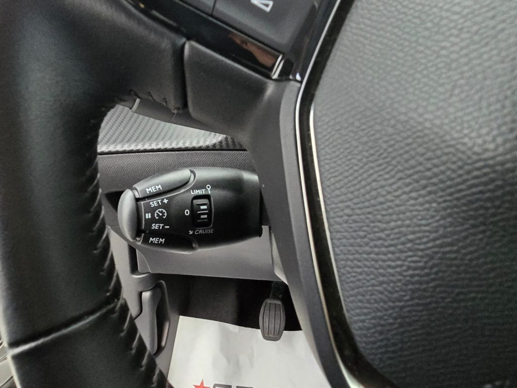 PEUGEOT 2008 BlueHDi 100 S&S Allure - 20