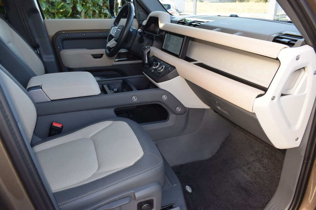 LAND ROVER Defender Defender 110 3.0D I6 250 CV AWD Auto X-Dynamic S - 17