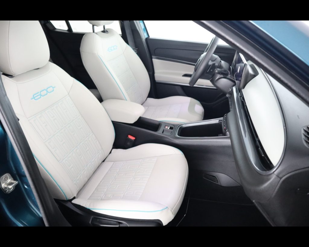 FIAT 600 1.2 hybrid La Prima 110cv auto - 17